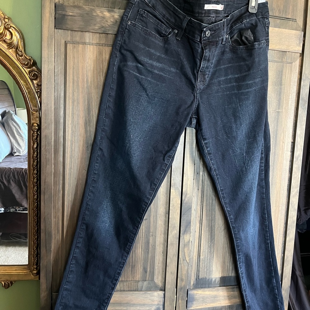 Levi's Women's Dark Blue 711 skinny Jeans